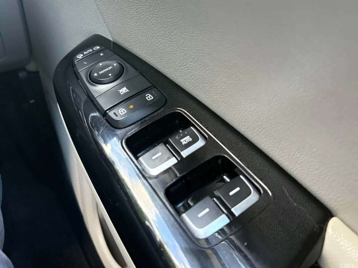 Kia Sportage SUV, Diesel Hybrid, 2021, White