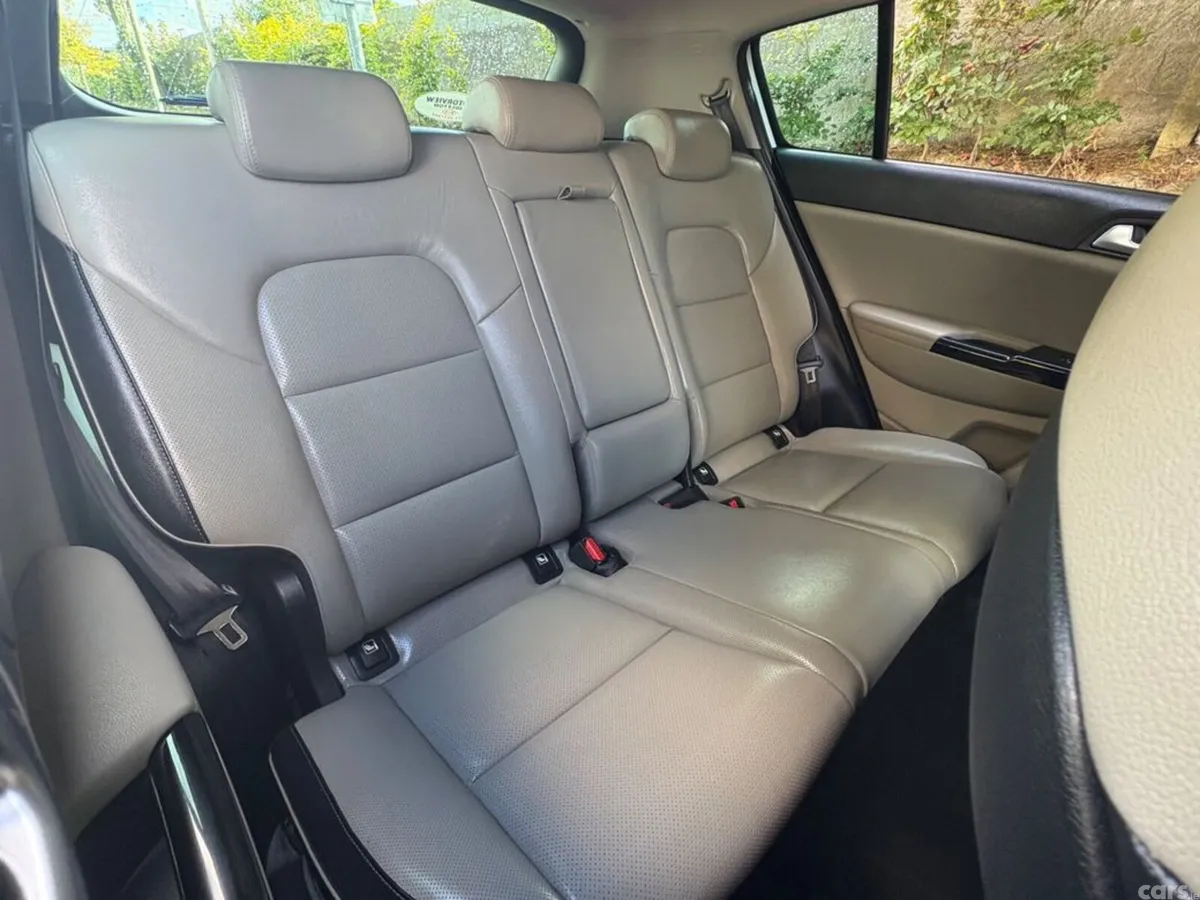 Kia Sportage SUV, Diesel Hybrid, 2021, White