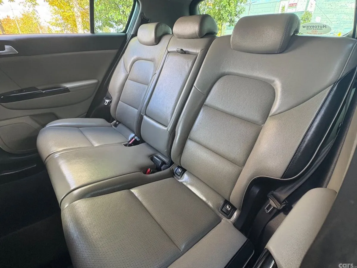 Kia Sportage SUV, Diesel Hybrid, 2021, White