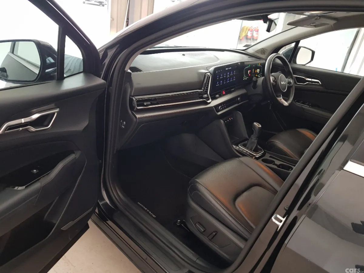 Kia Sportage MPV, Diesel, 2024, Black