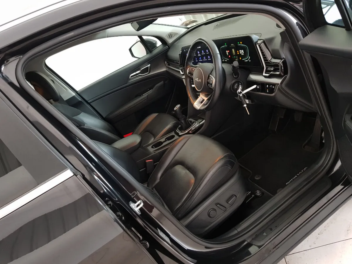 Kia Sportage MPV, Diesel, 2024, Black