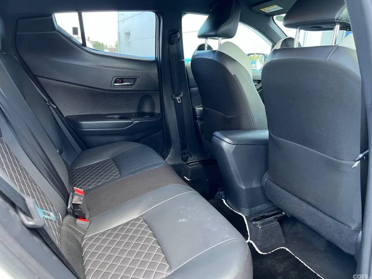 Toyota C-HR SUV, Petrol Hybrid, 2019, White