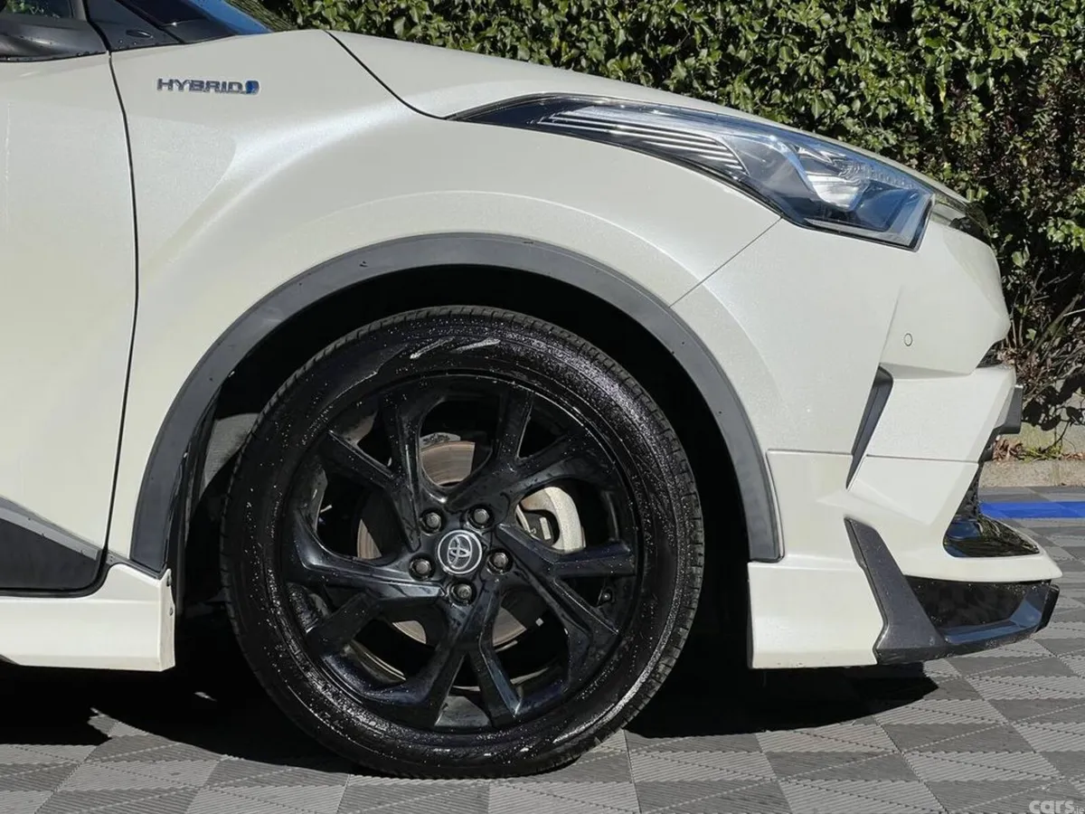 Toyota C-HR SUV, Petrol Hybrid, 2019, White