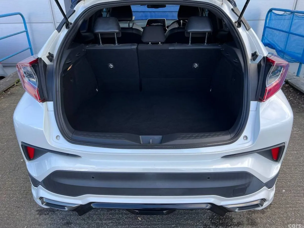 Toyota C-HR SUV, Petrol Hybrid, 2019, White