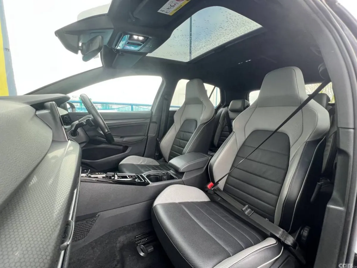 Volkswagen Golf Hatchback, Petrol Plug-in Hybrid, 2023, Black