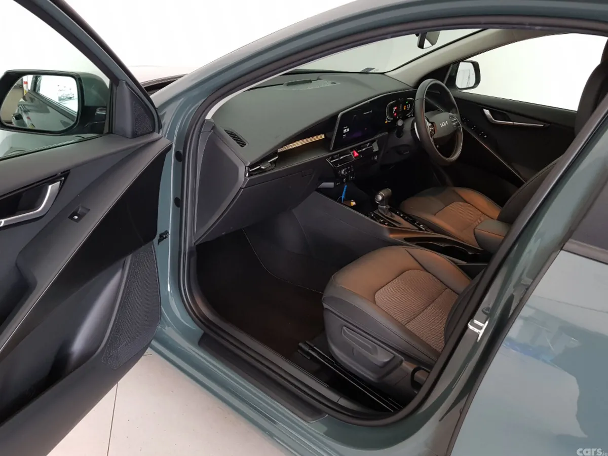 Kia Niro MPV, Petrol Plug-in Hybrid, 2023, Green