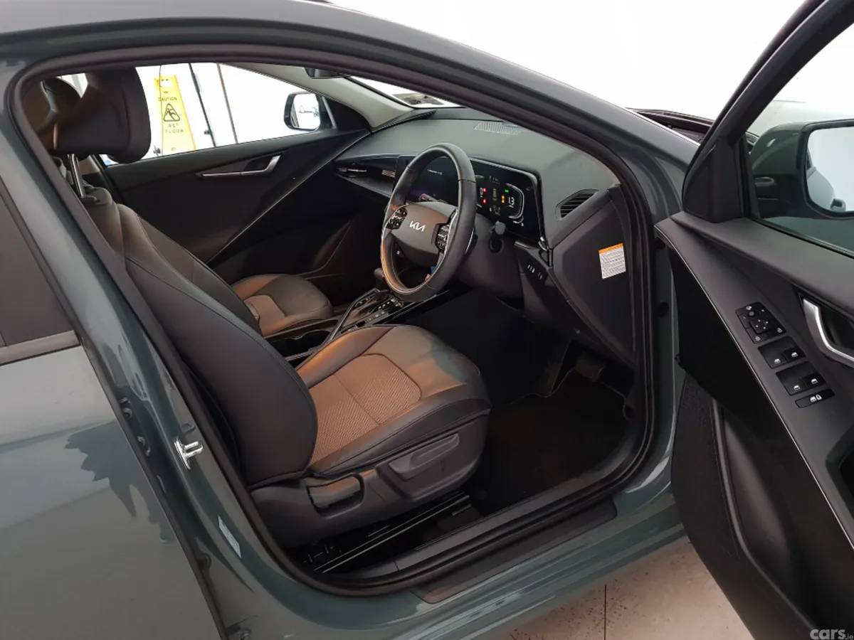 Kia Niro MPV, Petrol Plug-in Hybrid, 2023, Green