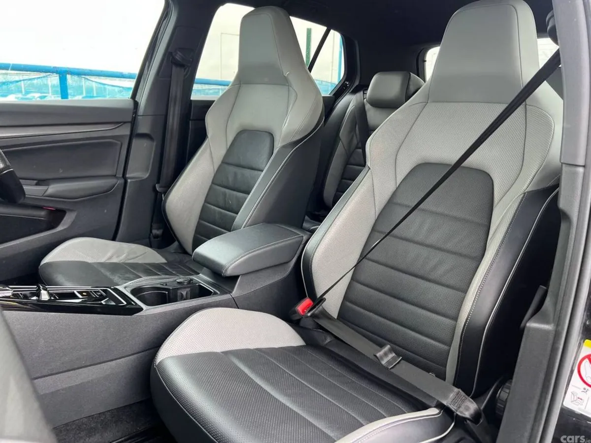 Volkswagen Golf Hatchback, Petrol Plug-in Hybrid, 2023, Black