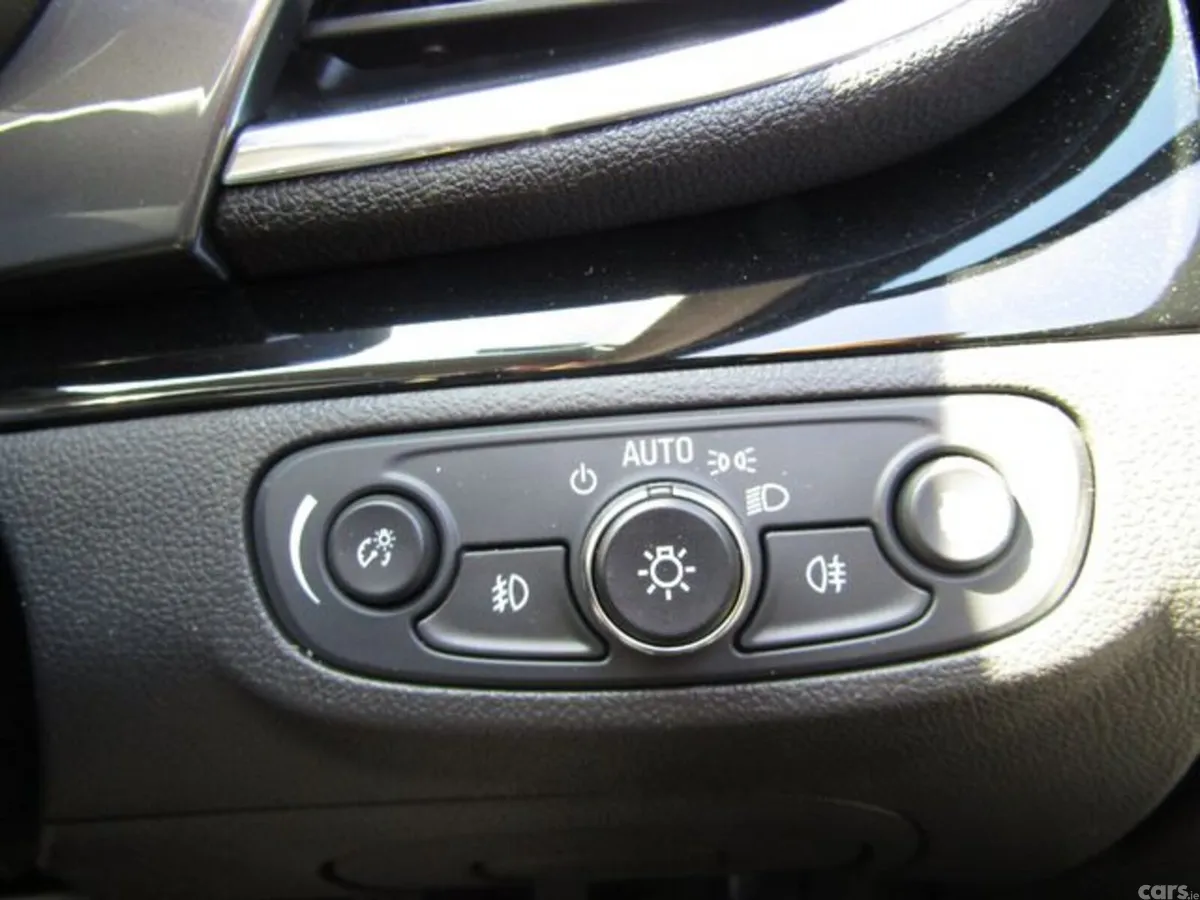 Vauxhall Mokka Hatchback, Petrol, 2019, Silver