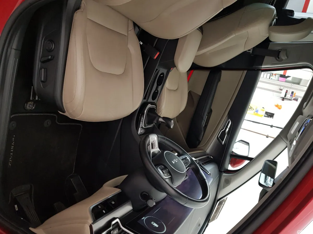 Kia Sportage MPV, Diesel, 2022, Red