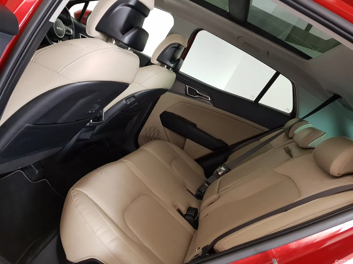 Kia Sportage MPV, Diesel, 2022, Red