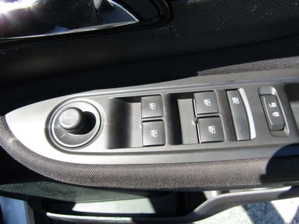 Vauxhall Mokka Hatchback, Petrol, 2019, Silver