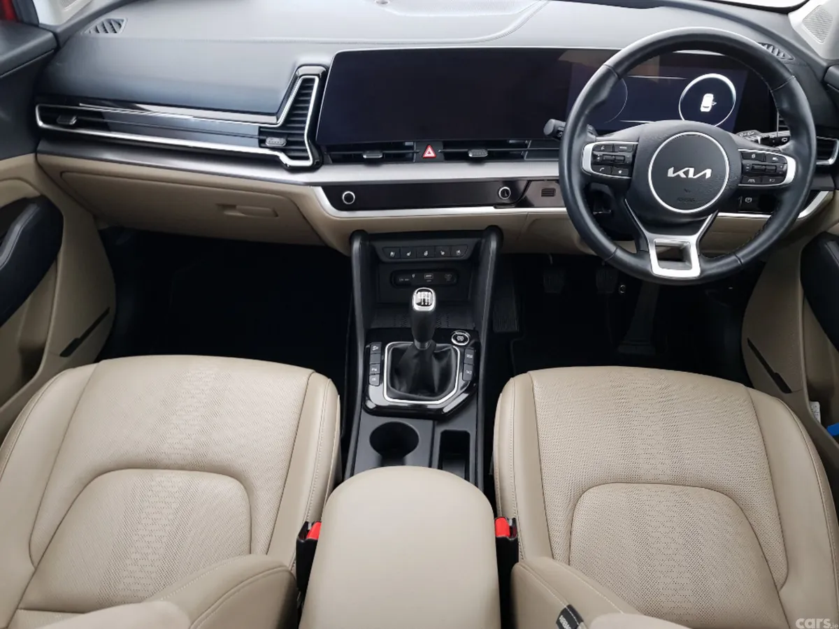 Kia Sportage MPV, Diesel, 2022, Red
