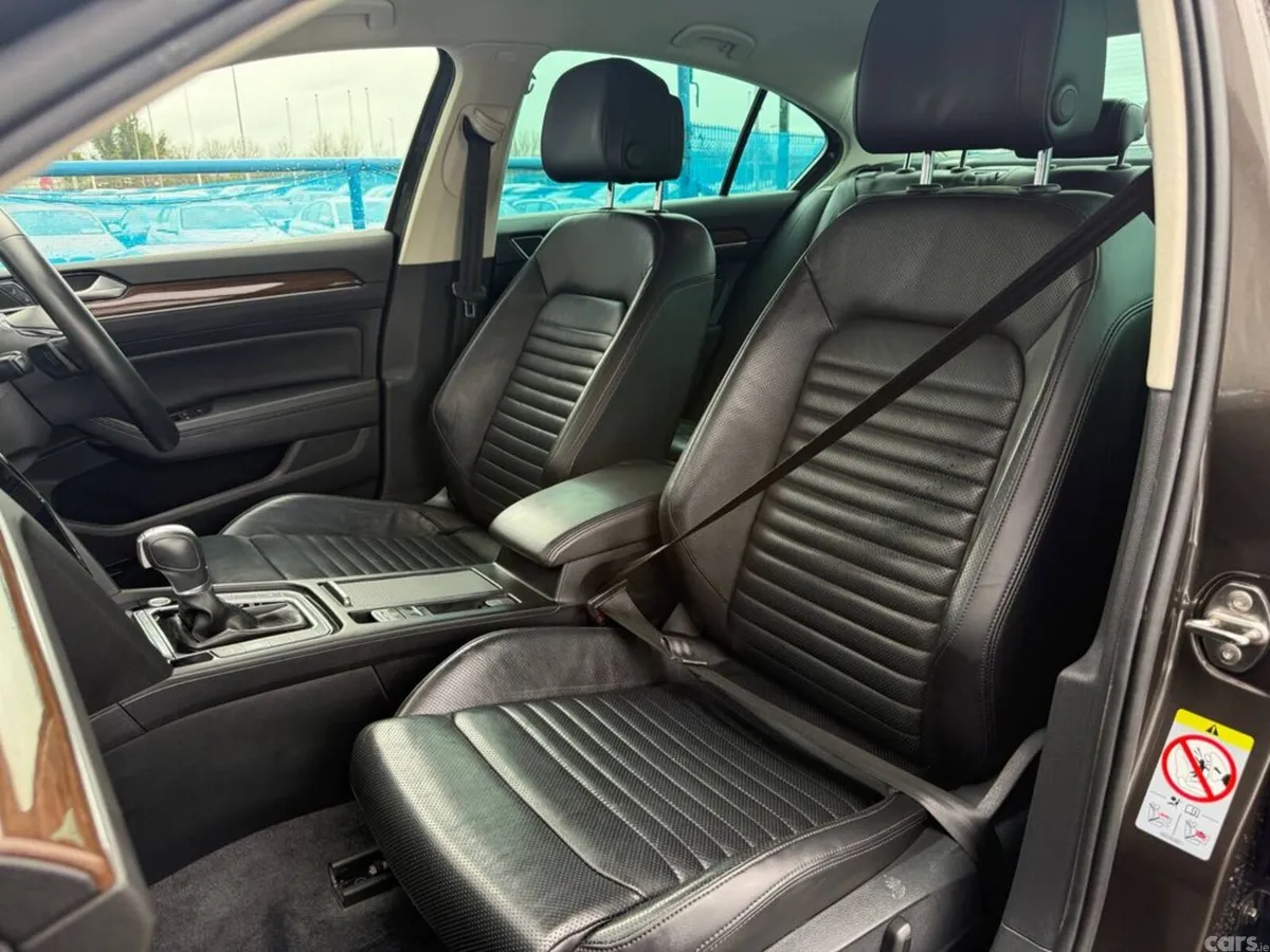 Volkswagen Passat Saloon, Petrol, 2018, Grey