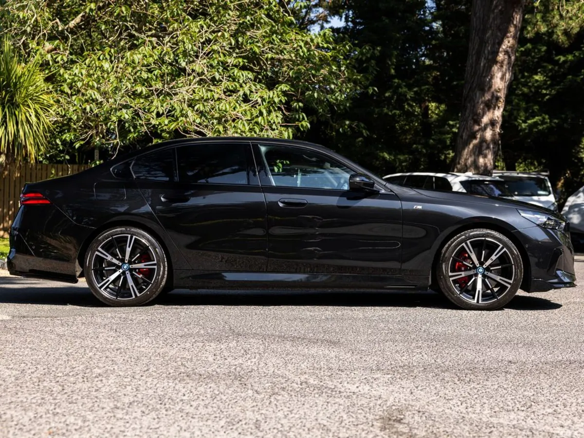 BMW 5-Series Saloon, Petrol Plug-in Hybrid, 2024, Black