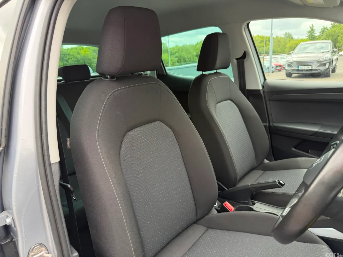 SEAT Arona Hatchback, Petrol, 2022, Silver