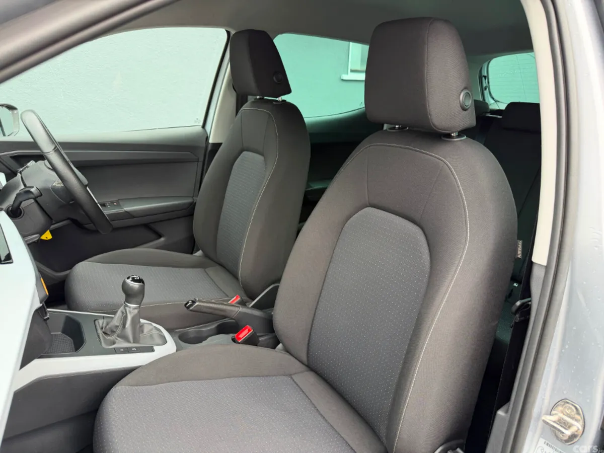 SEAT Arona Hatchback, Petrol, 2022, Silver