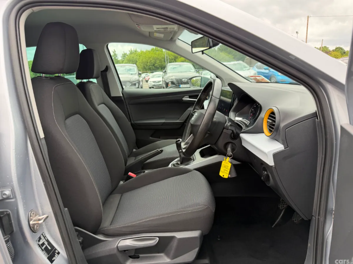 SEAT Arona Hatchback, Petrol, 2022, Silver