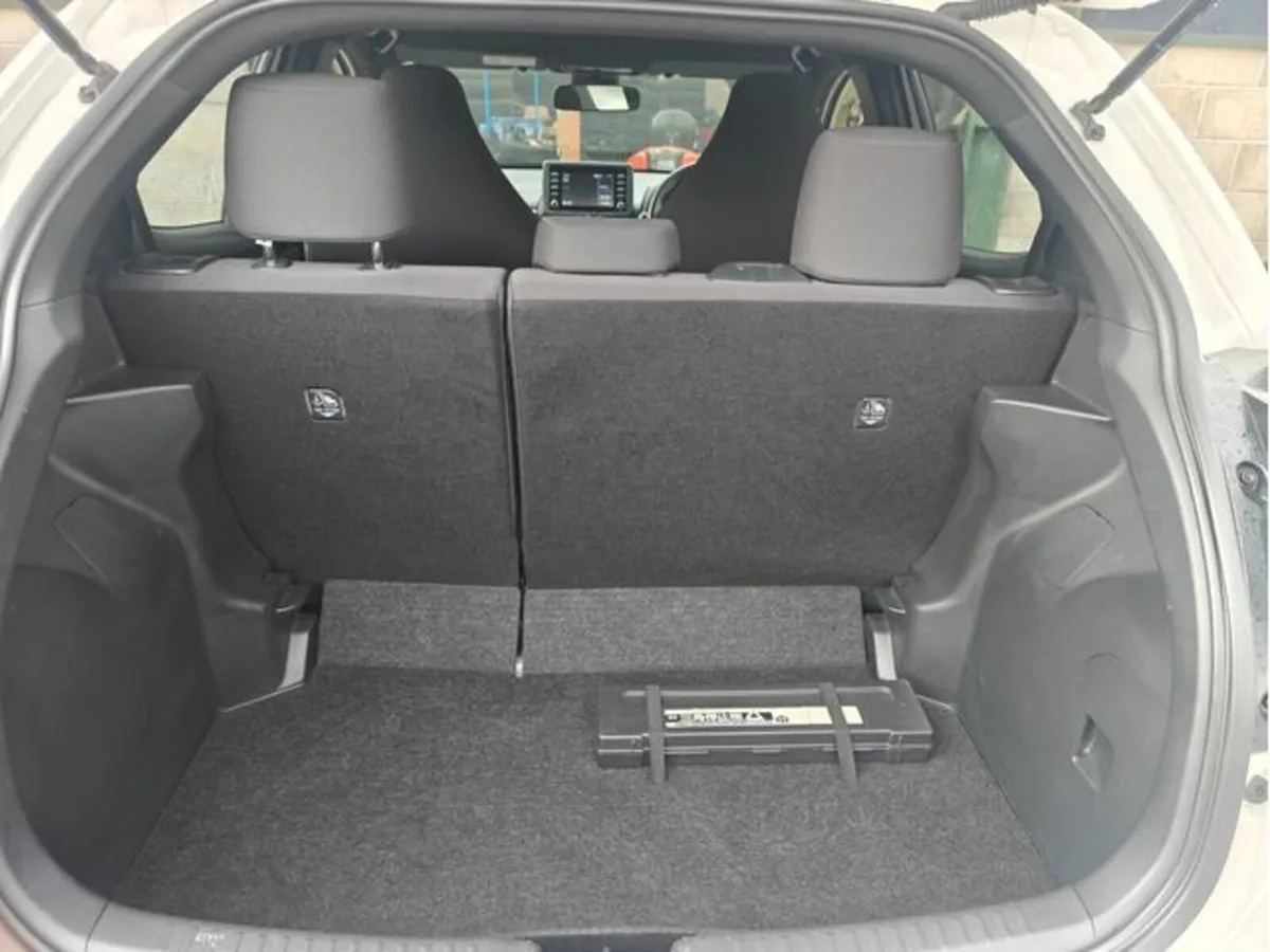 Toyota Yaris Hatchback, Petrol, 2020, White