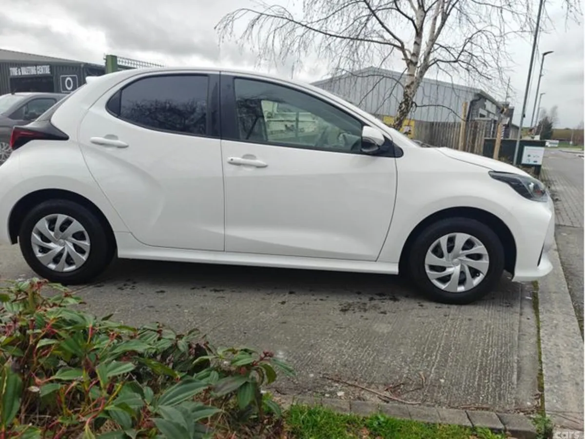 Toyota Yaris Hatchback, Petrol, 2020, White