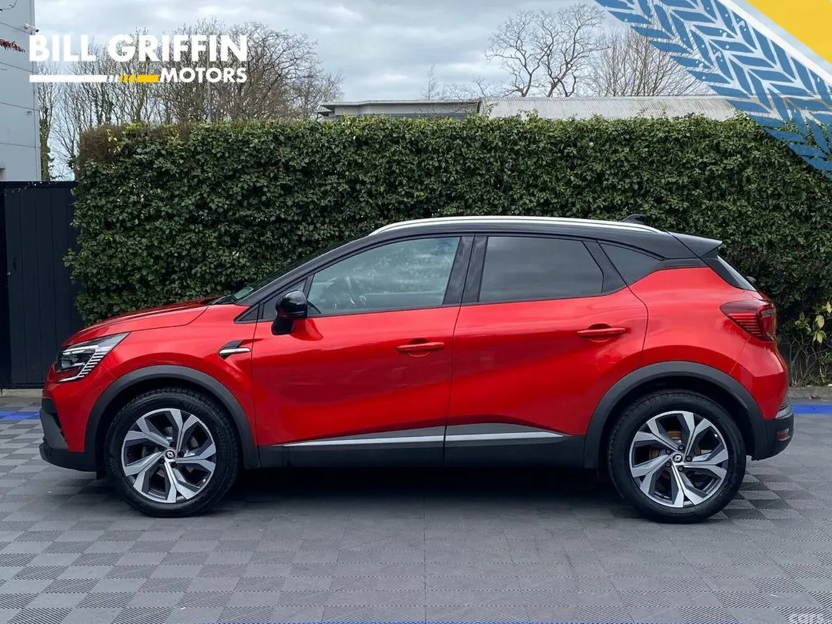 Renault Captur Hatchback, Petrol, 2023, Red
