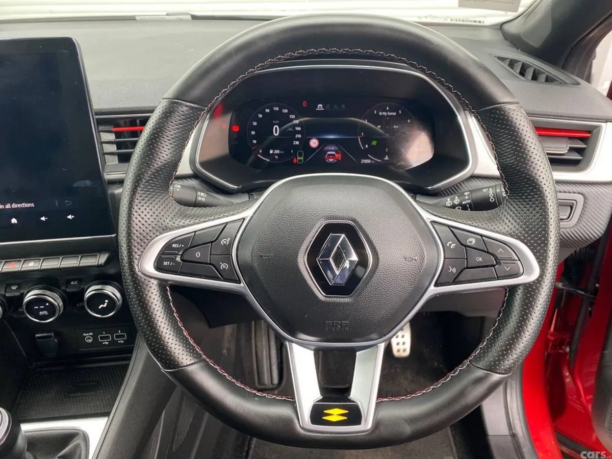 Renault Captur Hatchback, Petrol, 2023, Red