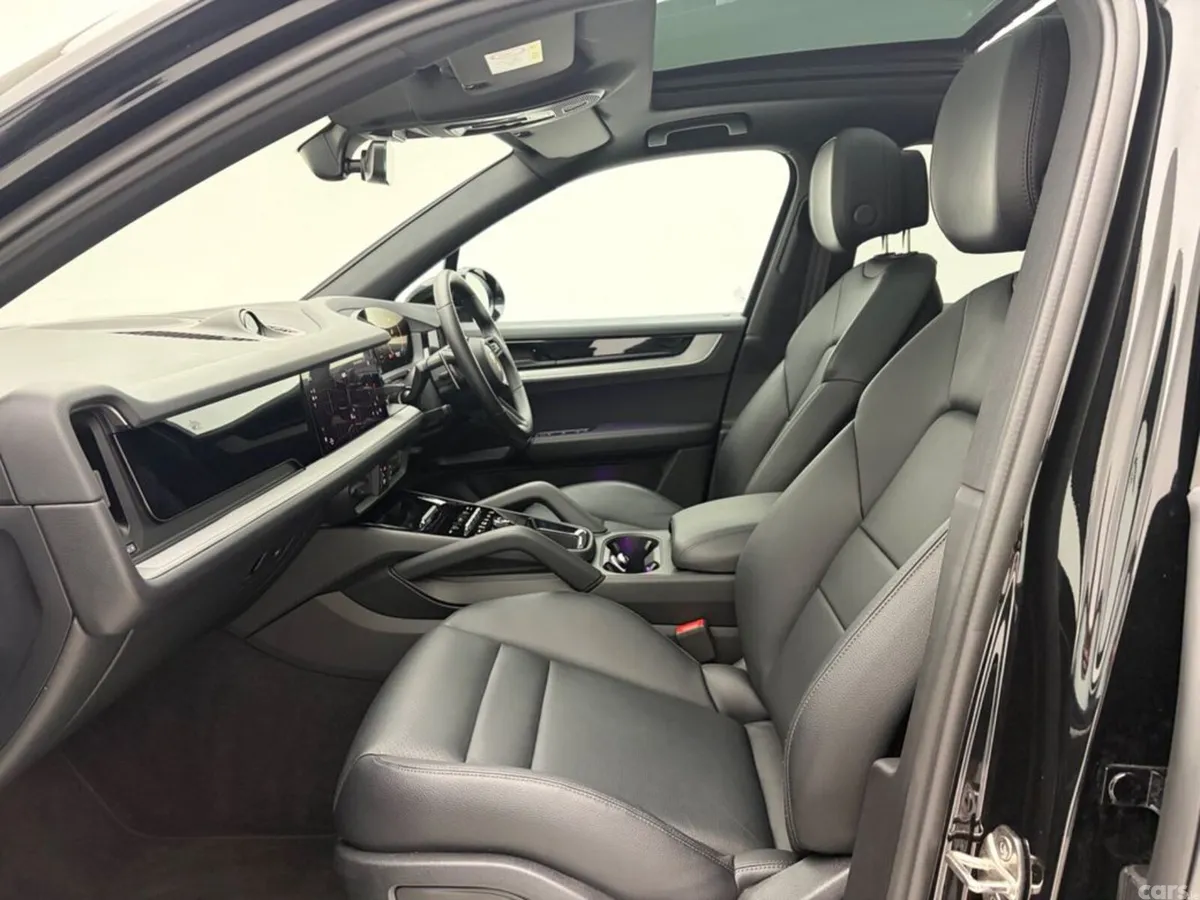 Porsche Cayenne Estate, Petrol Plug-in Hybrid, 2025, Black