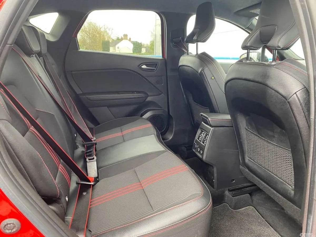 Renault Captur Hatchback, Petrol, 2023, Red