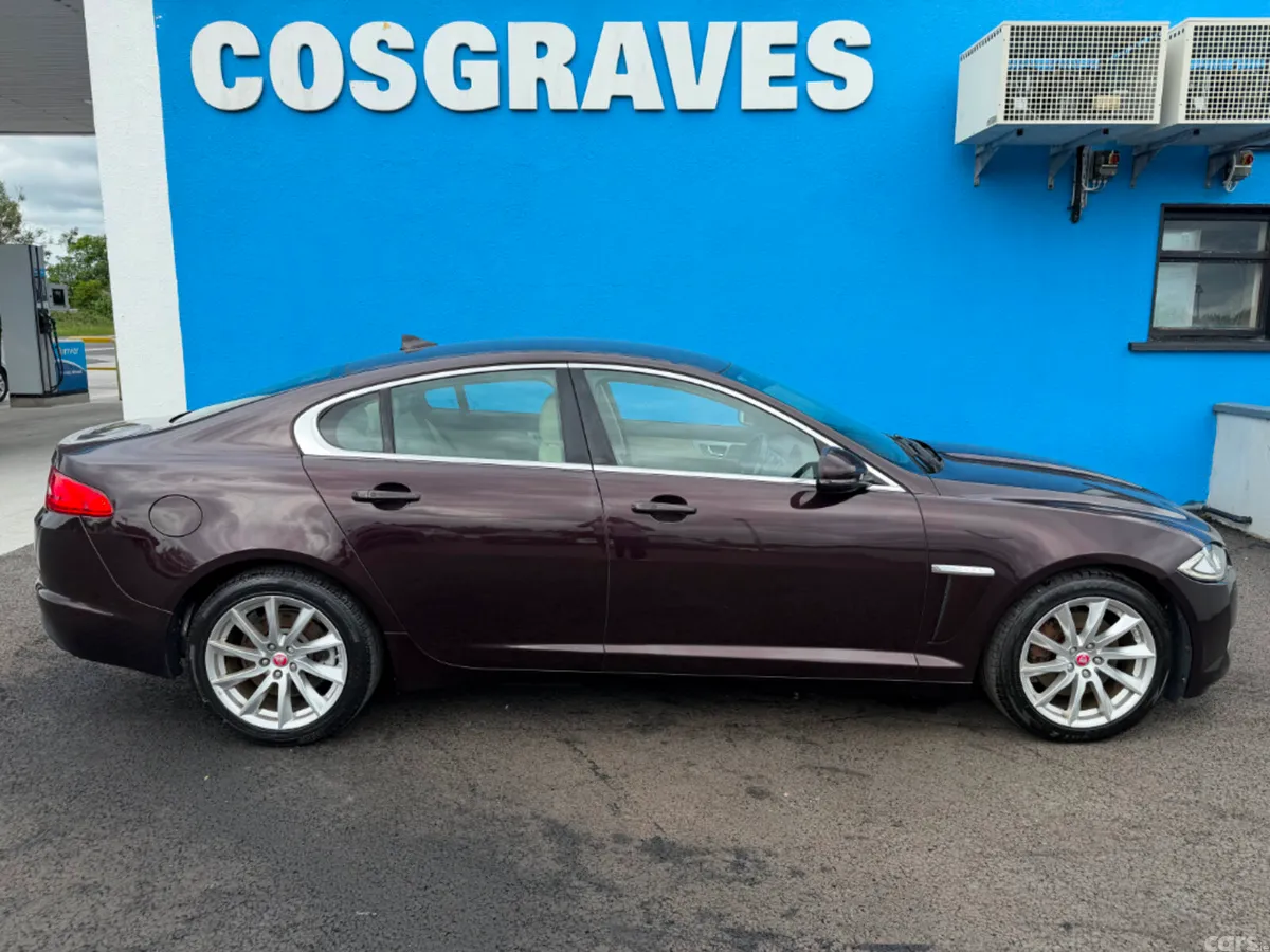Jaguar XF Saloon, Diesel, 2015, Red