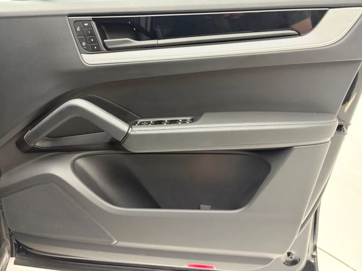 Porsche Cayenne Estate, Petrol Plug-in Hybrid, 2025, Black