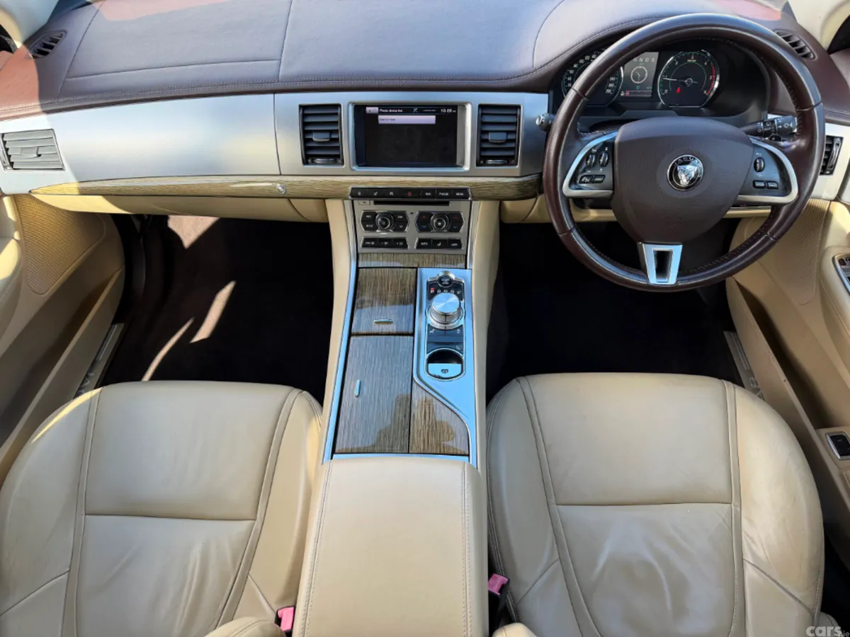 Jaguar XF Saloon, Diesel, 2015, Red