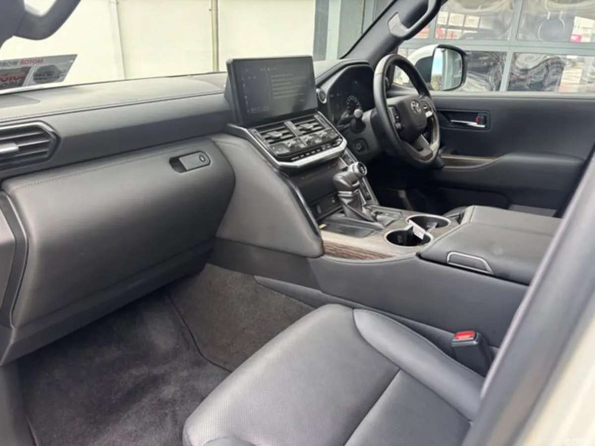 Toyota Land Cruiser SUV, Diesel, 2024, White