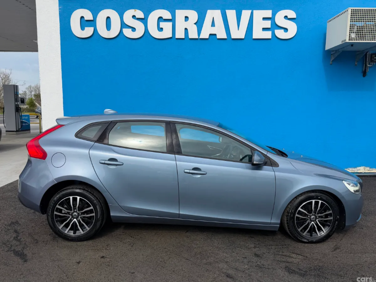 Volvo V40 Hatchback, Diesel, 2016, Blue