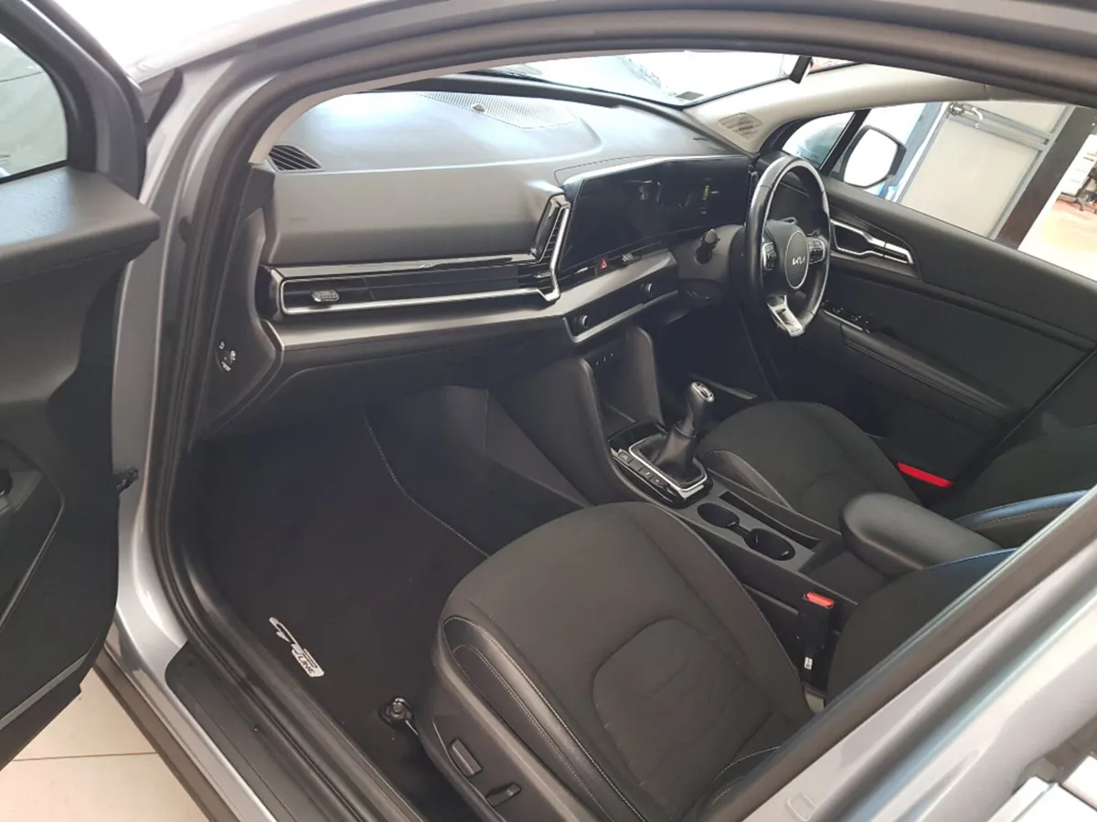 Kia Sportage MPV, Diesel, 2022, Grey