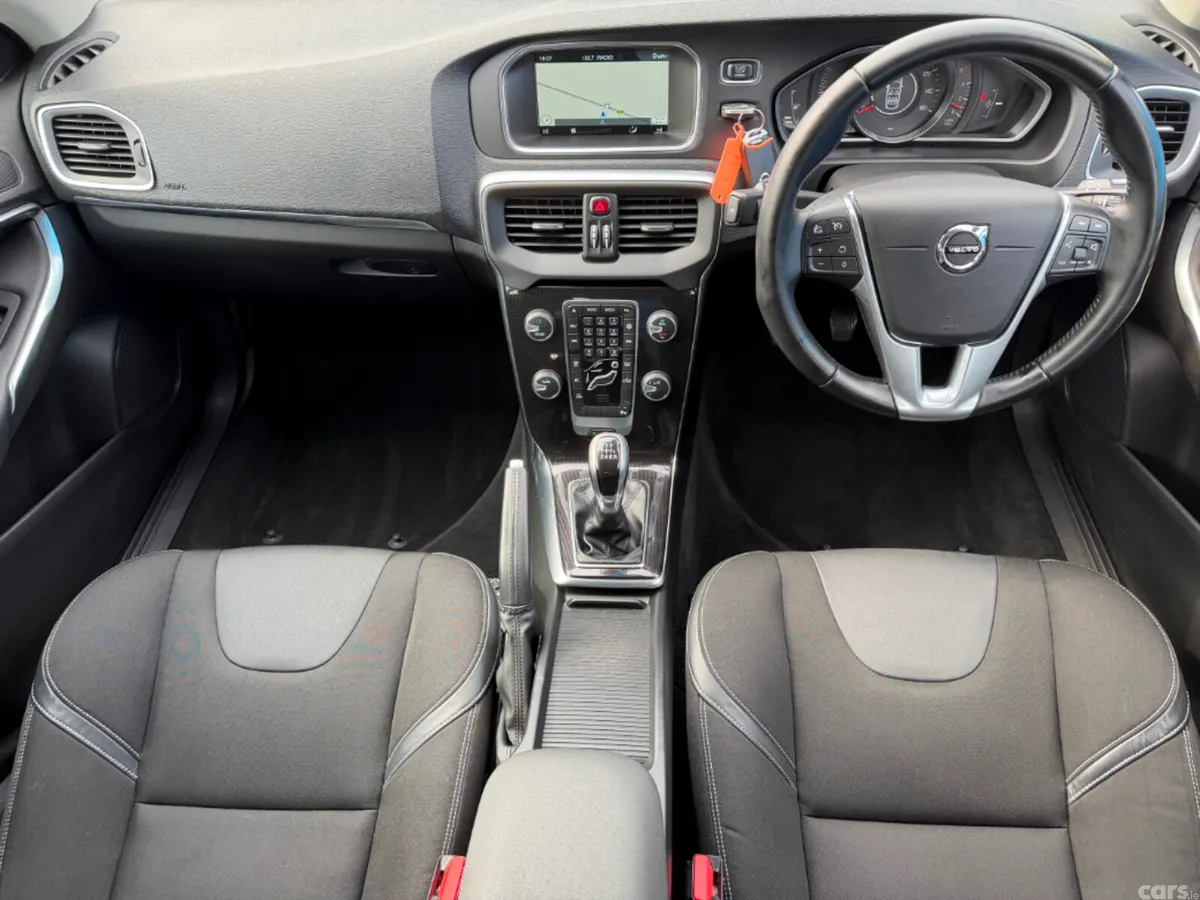 Volvo V40 Hatchback, Diesel, 2016, Blue