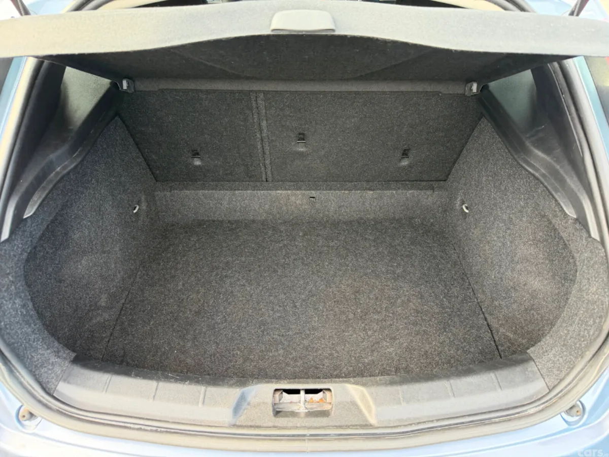 Volvo V40 Hatchback, Diesel, 2016, Blue