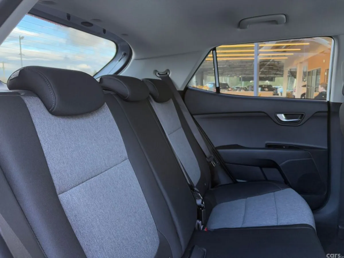 Kia Stonic Hatchback, Petrol, 2027, Silver