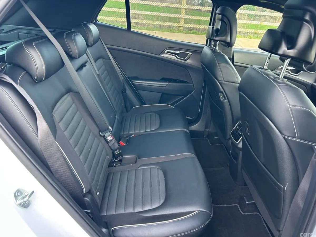 Kia Sportage SUV, Diesel Hybrid, 2024, White
