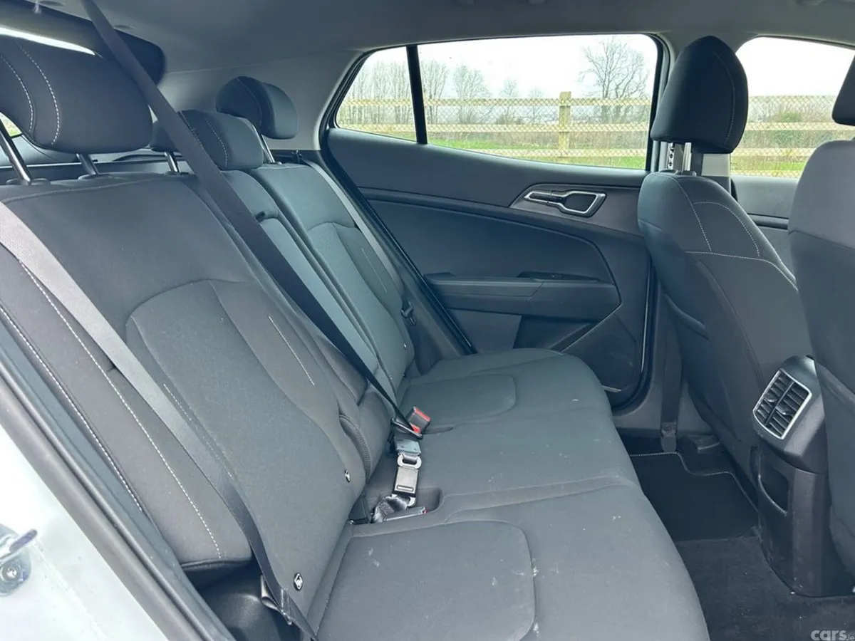 Kia Sportage SUV, Diesel Hybrid, 2024, White