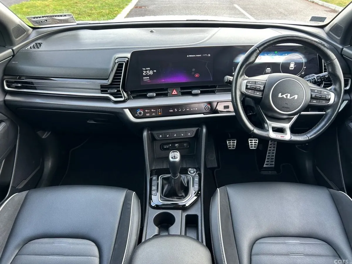 Kia Sportage SUV, Diesel Hybrid, 2024, White