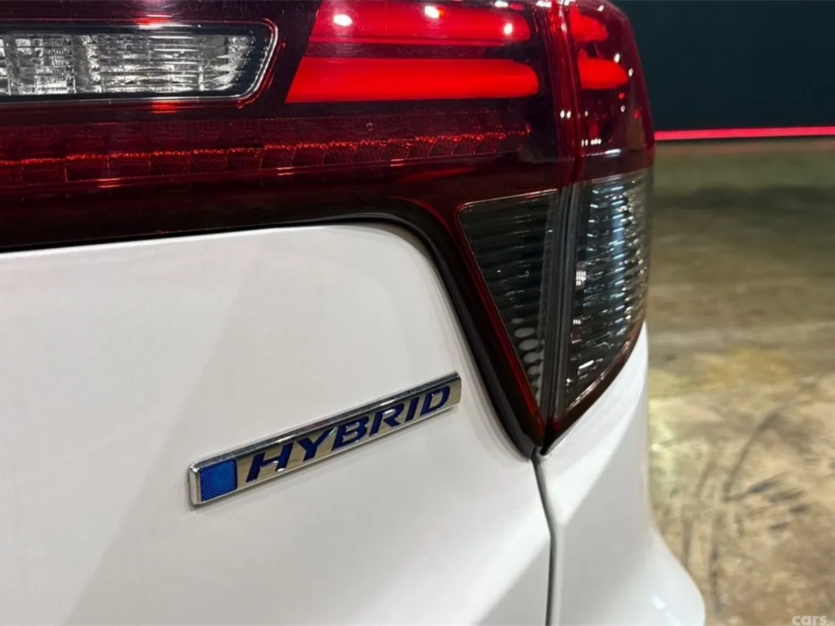 Honda Vezel SUV, Petrol Hybrid, 2020, White