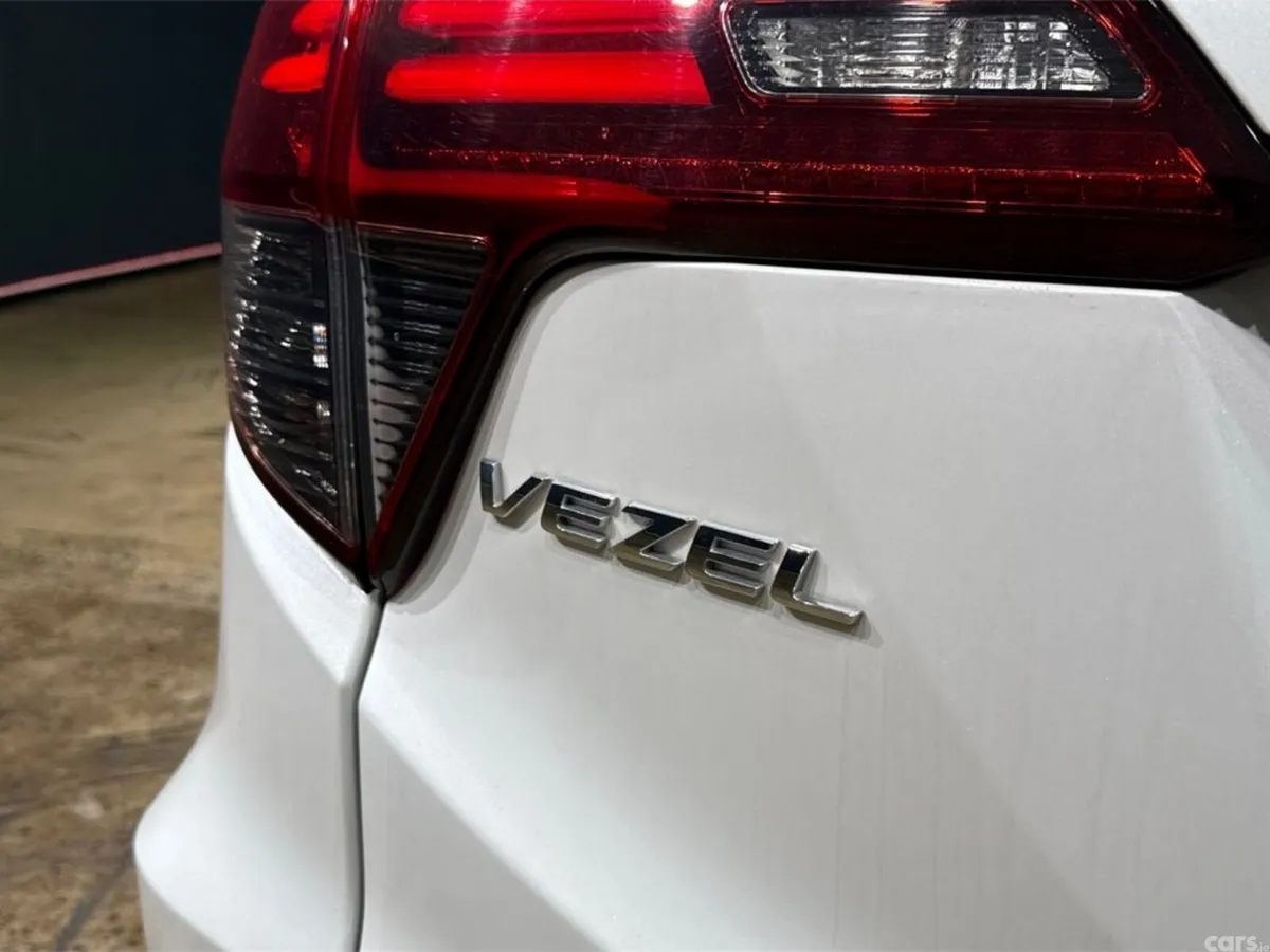 Honda Vezel SUV, Petrol Hybrid, 2020, White