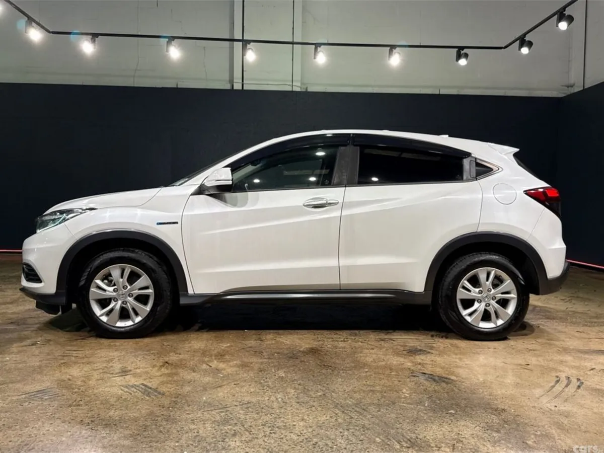 Honda Vezel SUV, Petrol Hybrid, 2020, White