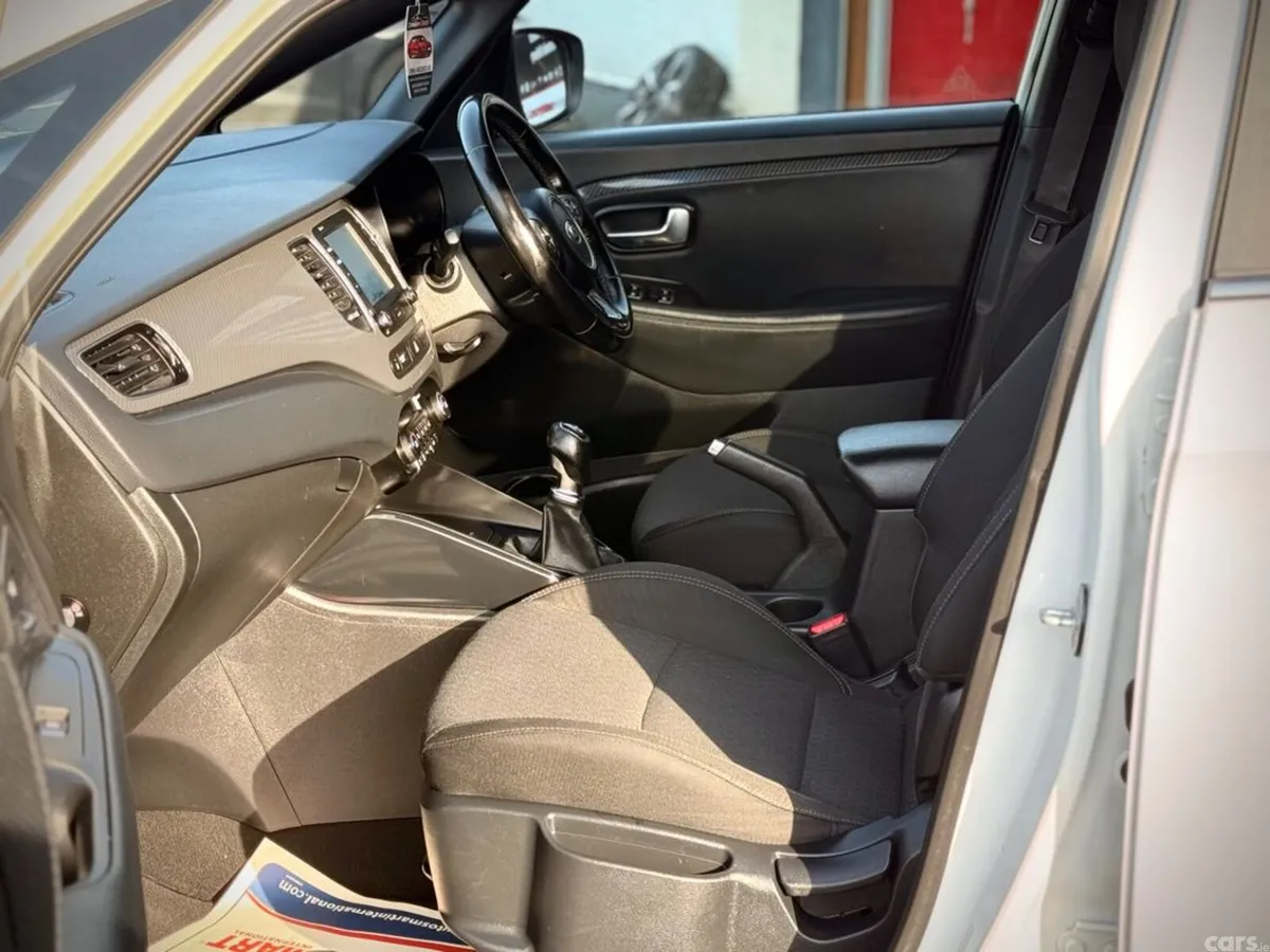Kia Carens Estate, Diesel, 2017, White