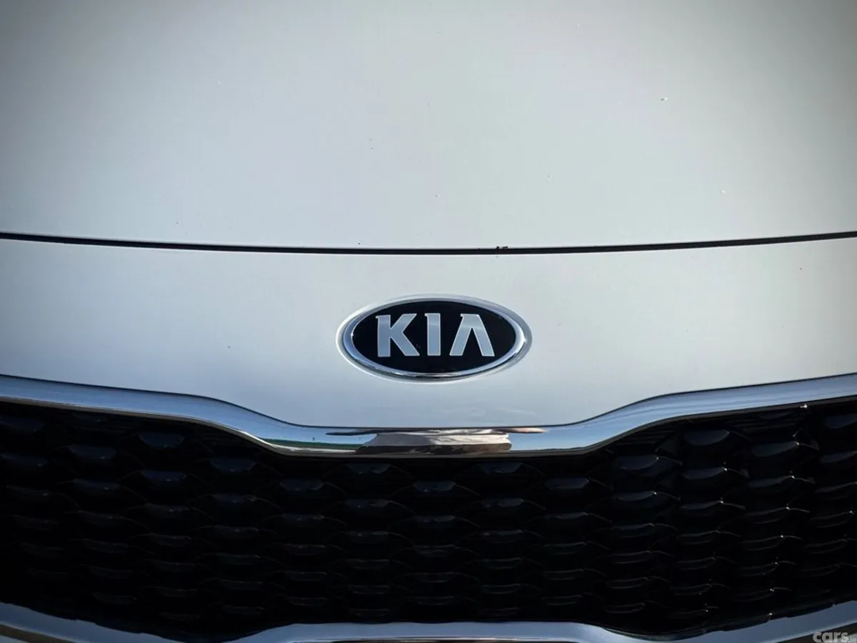 Kia Carens Estate, Diesel, 2017, White