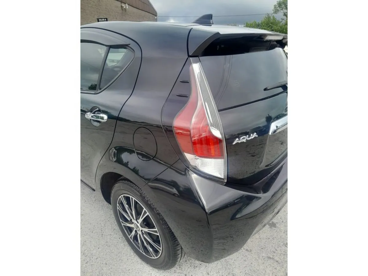 Toyota Aqua Hatchback, Petrol Hybrid, 2017, Black