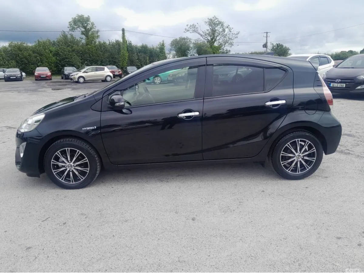 Toyota Aqua Hatchback, Petrol Hybrid, 2017, Black