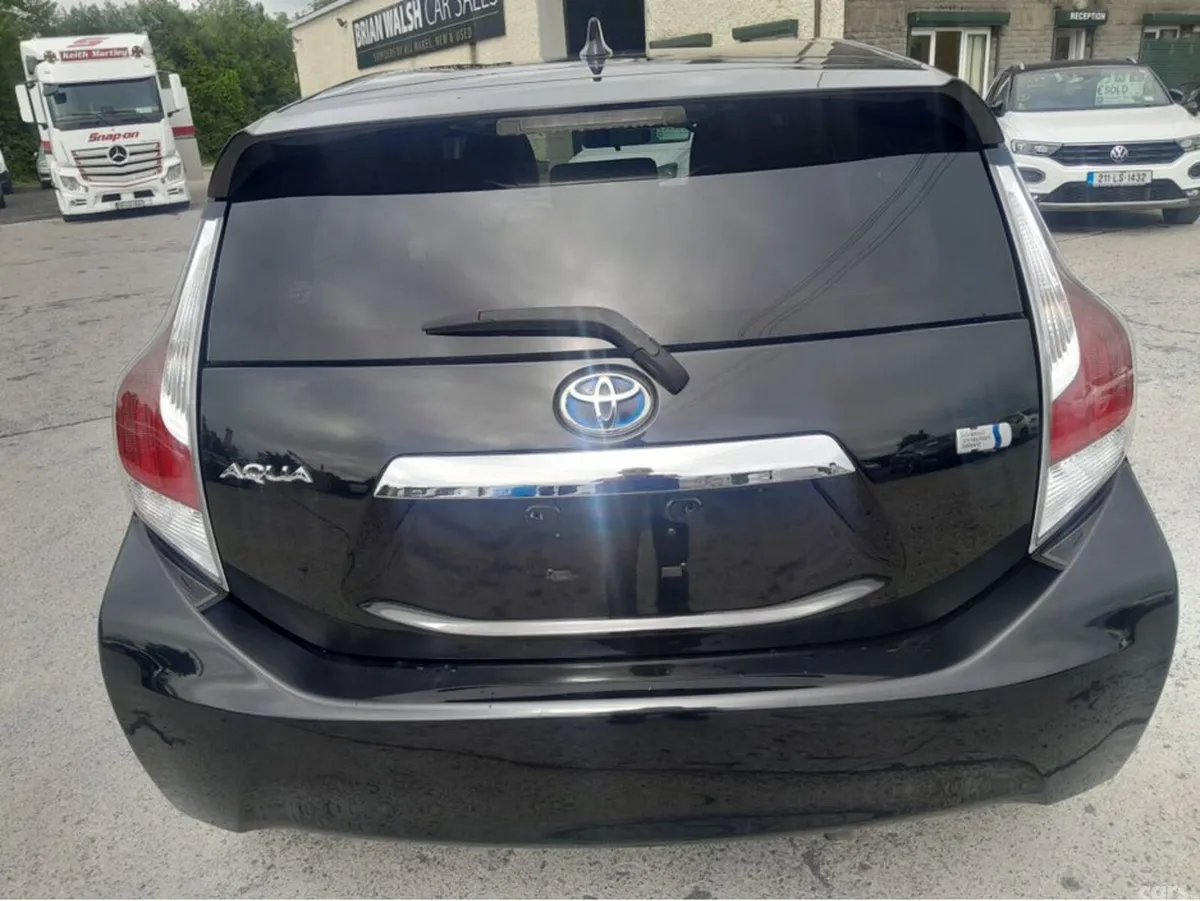Toyota Aqua Hatchback, Petrol Hybrid, 2017, Black