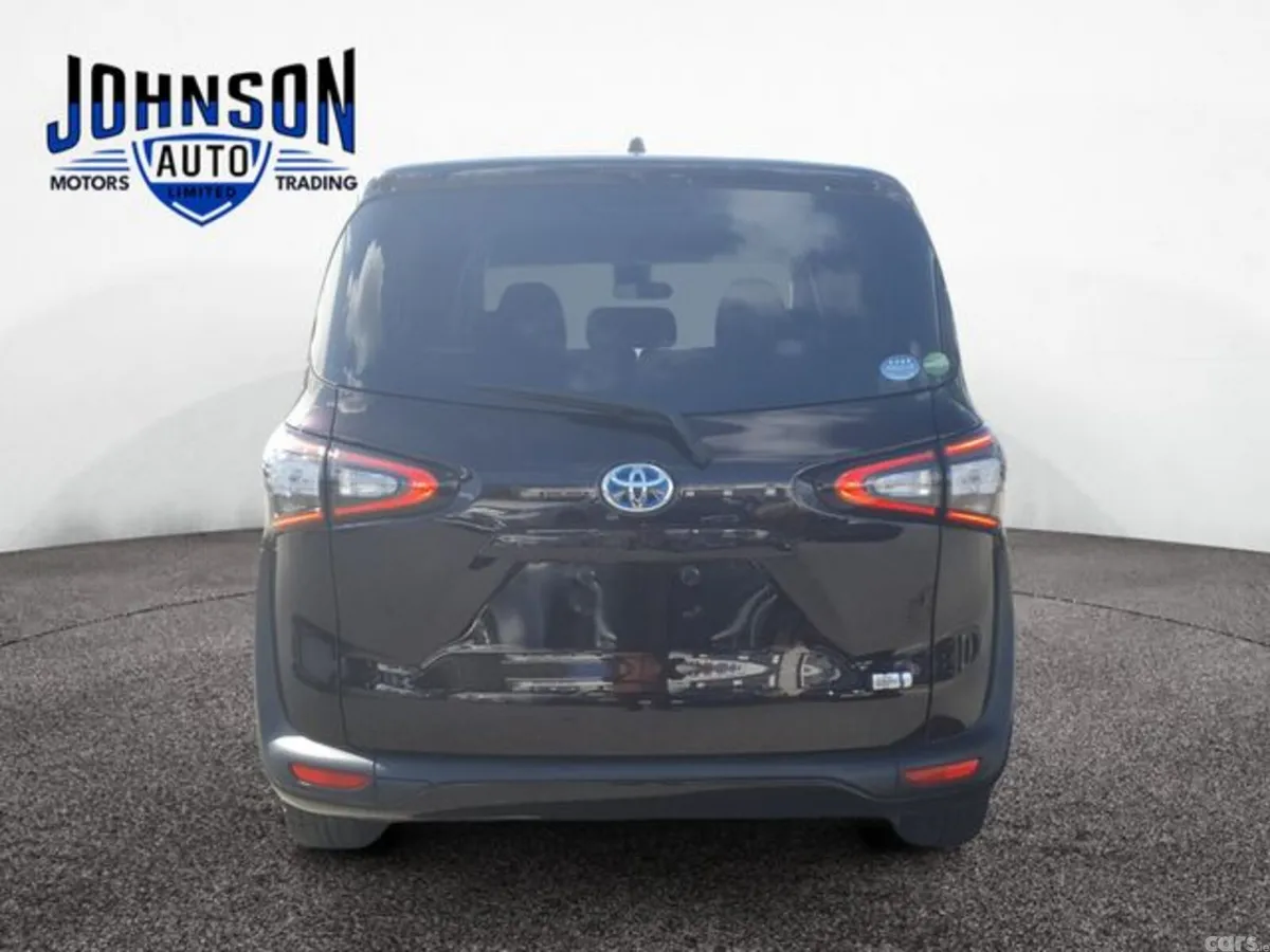 Toyota Sienta MPV, Petrol, 2018, Blue