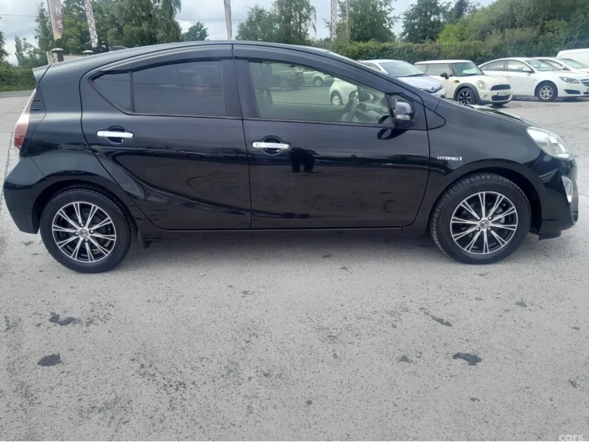 Toyota Aqua Hatchback, Petrol Hybrid, 2017, Black
